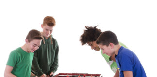 Futbol stołowy – jak grać w popularne „piłkarzyki”?