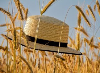 Jak nosić słomiany kapelusz?