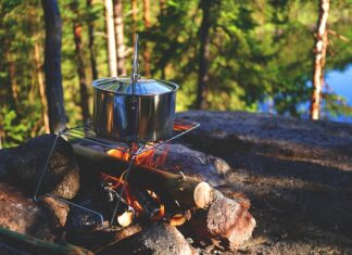 Co jest potrzebne na polu namiotowym?