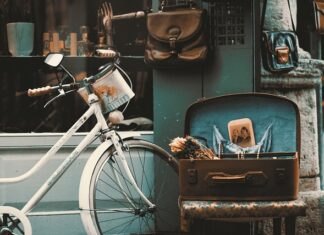 Czy można wejść do sklepu z hulajnogą?