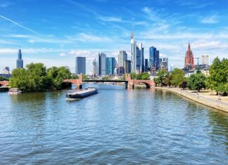 Jaki nóż z głownią stała?